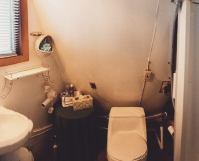 A-Frame 11 94 min Bathroom